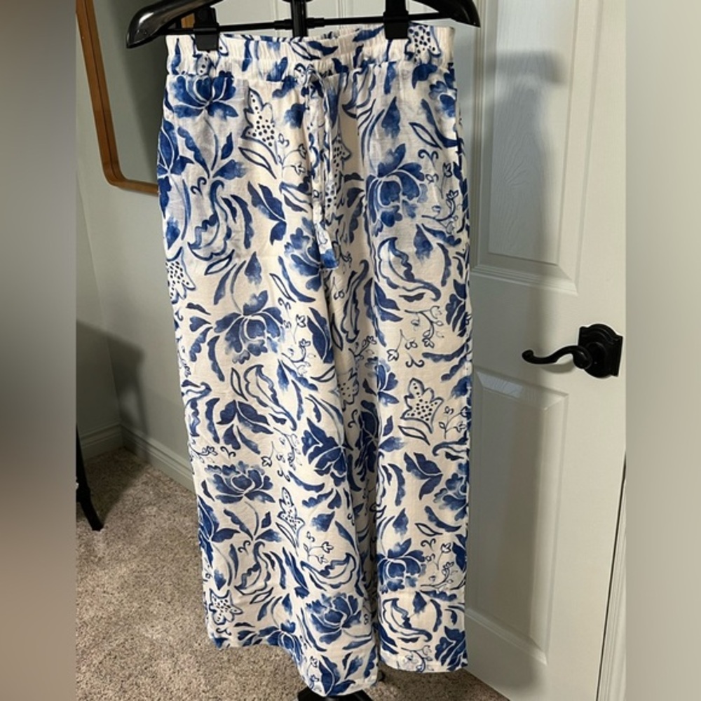 Vince Camuto wide leg pants. Resort wear. Size M